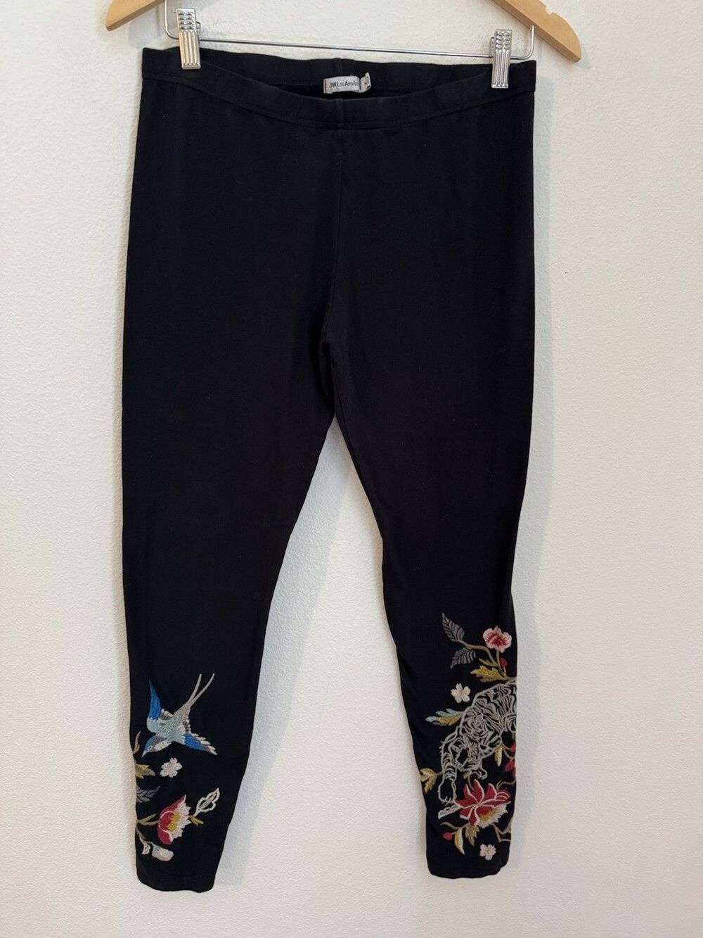 Johnny Was embroidered leggings Black Size M Tiger Floral Excellent Boho Stretch
